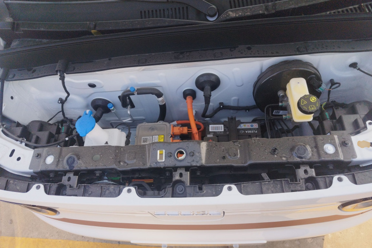 吉利银河 2024款 熊猫mini 200km 耐力熊机舱底盘24