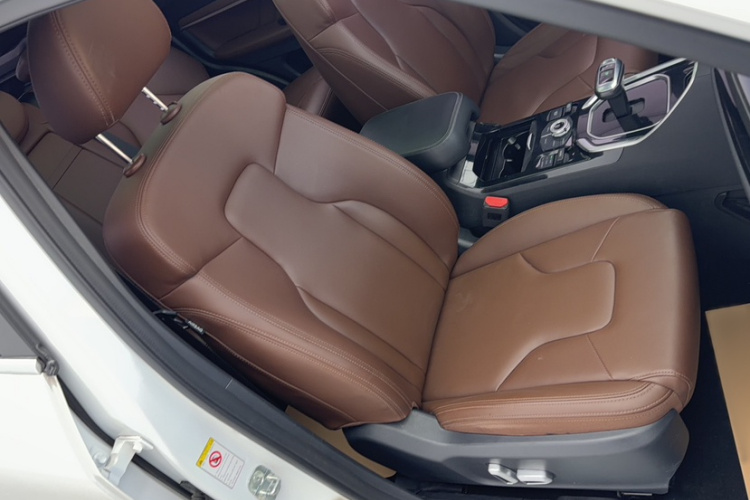 哈弗H6 2017款 蓝标 2.0T 自动两驱智尚型中控内饰7002