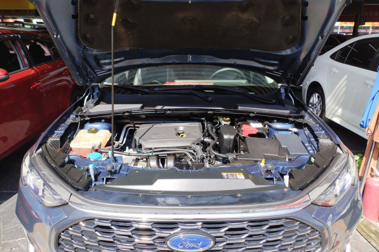 福特 福睿斯 2021款 1.5L 自动钻石版机舱底盘24