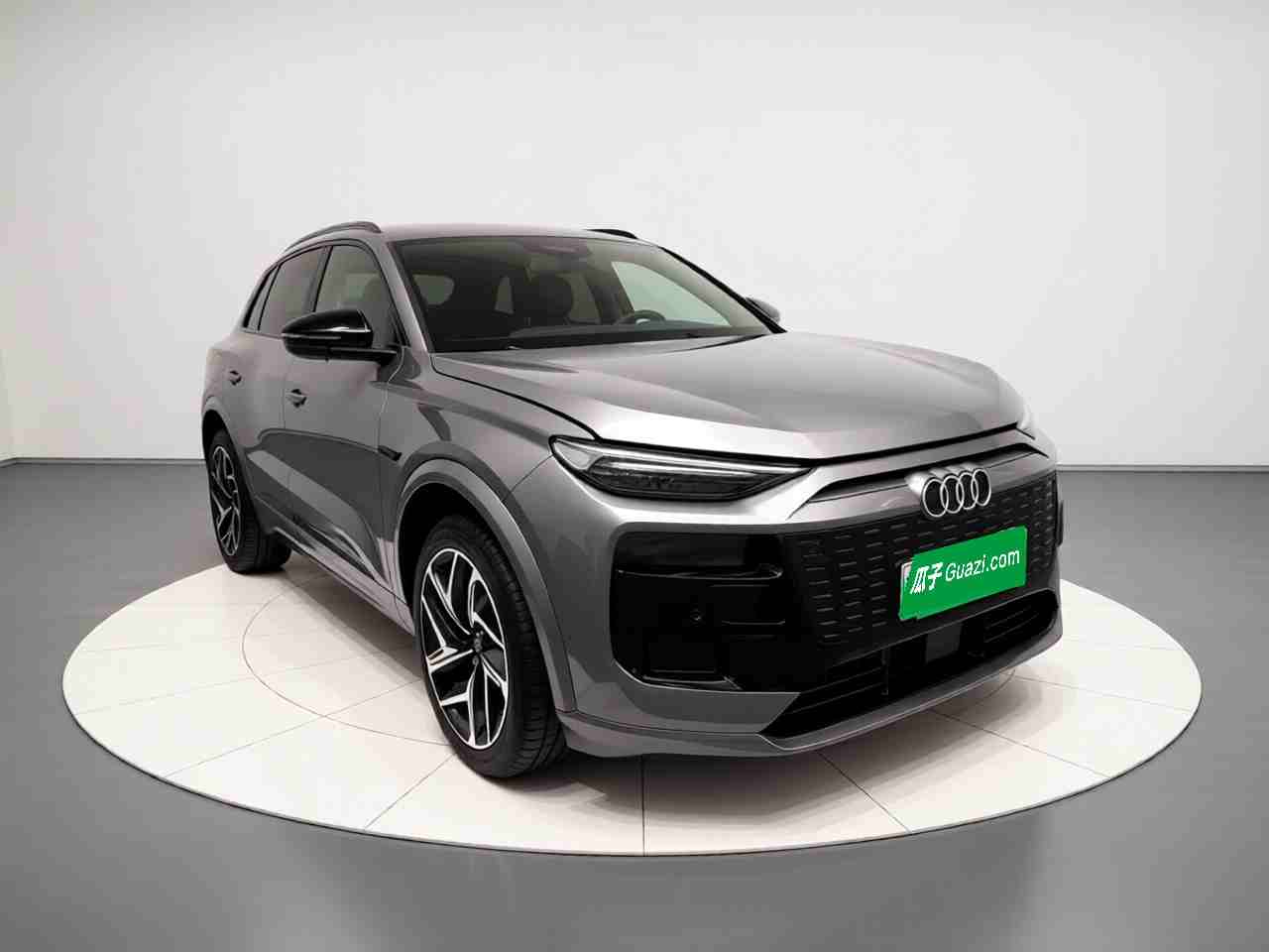 奥迪Q6L e-tron右前45度外观