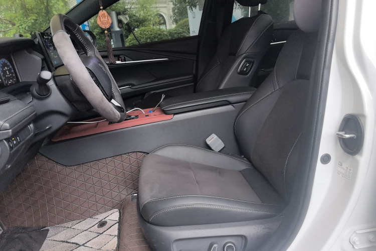 丰田 凯美瑞 2024款 双擎 2.0HXS 运动Plus版中控内饰19