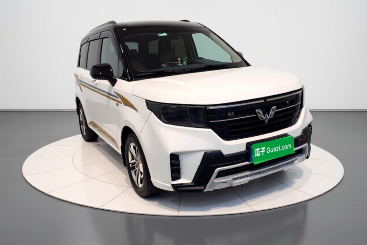 五菱汽车 五菱宏光PLUS 2019款 1.5T 手动舒适型 7座车身外观3