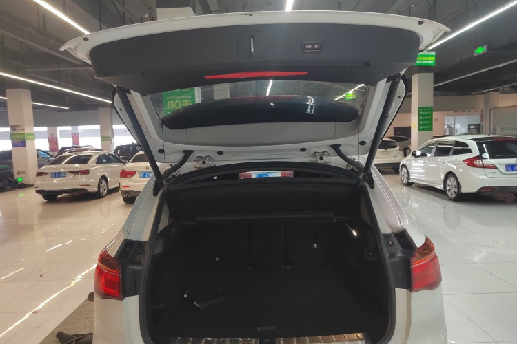 宝马X1 2016款 sDrive20Li 豪华型机舱底盘23