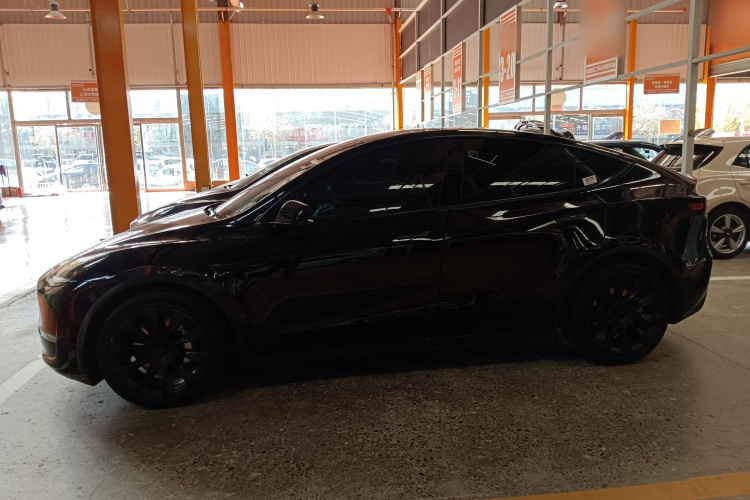 特斯拉 Model Y 2021款 标准续航后驱版车身外观4