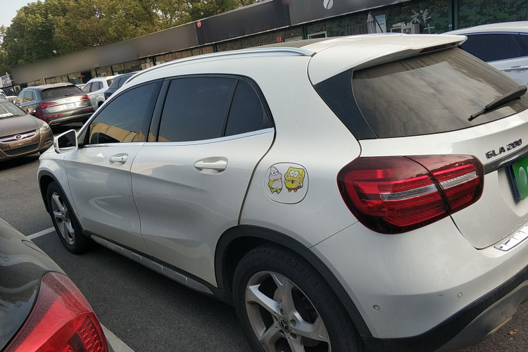 奔驰GLA 2019款 GLA 200 动感型车身外观4