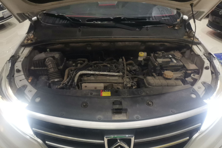 宝骏730 2019款 1.5T CVT时尚型 7座 国VI机舱底盘24