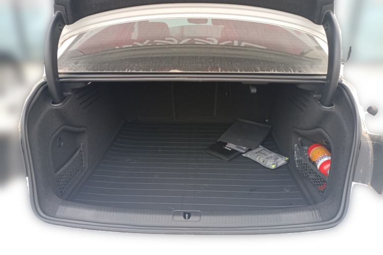 奥迪A4L 2024款 40 TFSI 豪华动感型中控内饰23