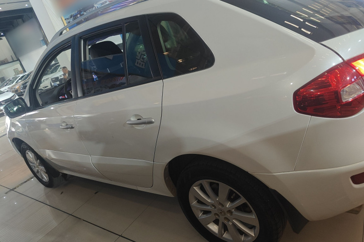 雷诺 科雷傲(进口) 2014款 改款 2.0L 两驱时尚版车身外观4