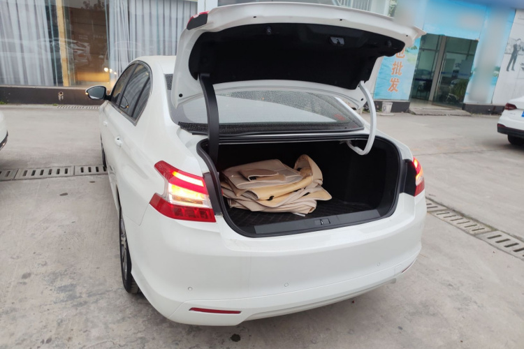 标致408 2014款 1.8L 自动豪华版机舱底盘23