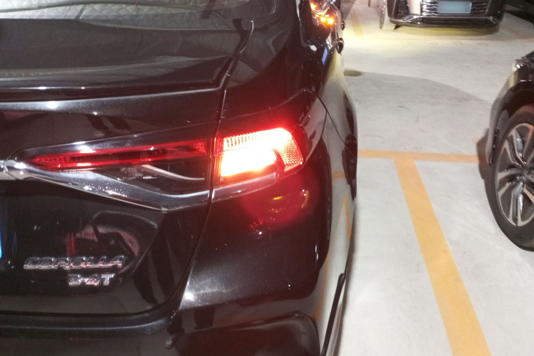 丰田 卡罗拉 2021款 1.2T S-CVT 运动版车身外观9