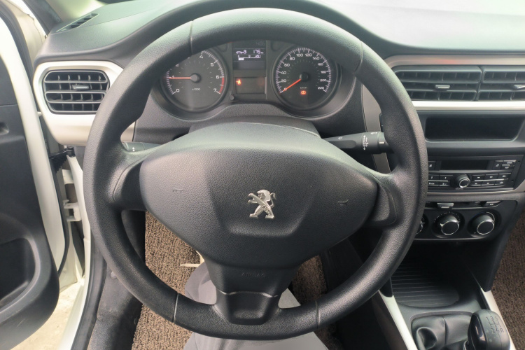 标致301 2018款 1.6L 手动舒适版中控内饰13