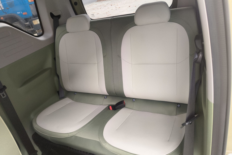 吉利银河 2025款 210km 熊猫骑士中控内饰21