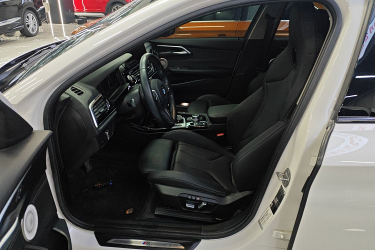 宝马1系 2021款 改款 125i M运动曜夜版中控内饰19