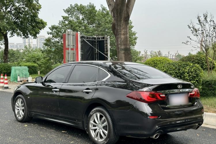 英菲尼迪Q70 2017款 Q70L 2.5L 精英版车身外观6005