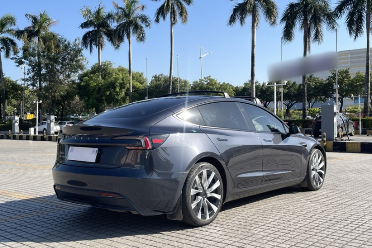 特斯拉 Model 3 2023款 长续航全轮驱动版车身外观6007
