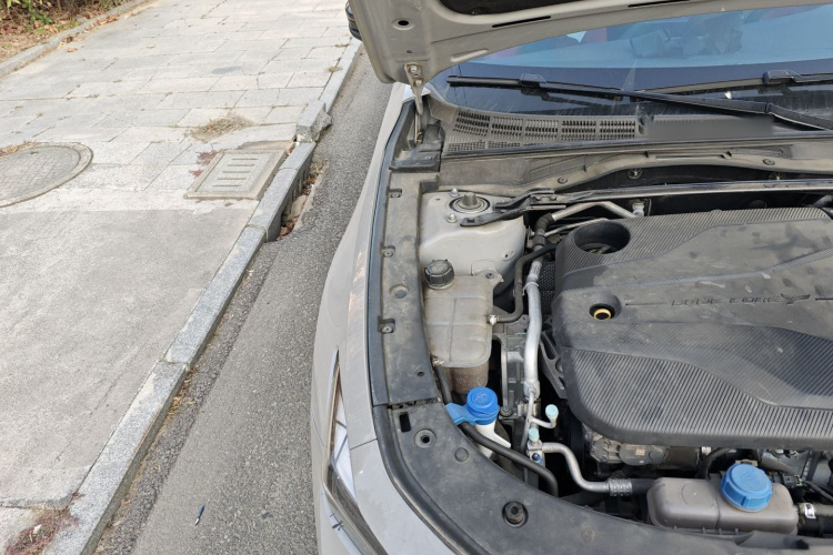 长安UNI-V 2023款 1.5T 运动版局部细节9006