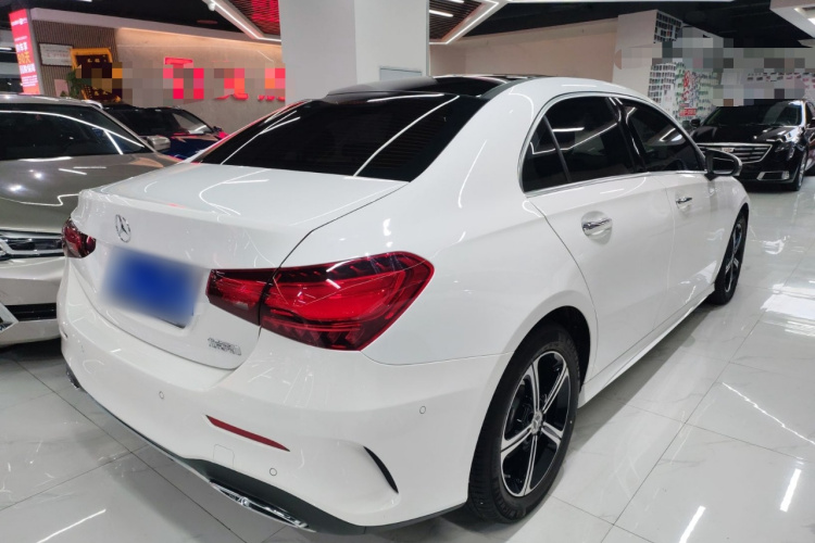 奔驰A级 2023款 A 200 L 时尚型车身外观7