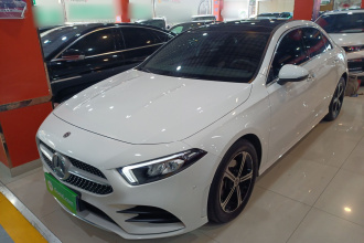 奔驰A级 2022款 改款二 A 200 L 运动轿车时尚型