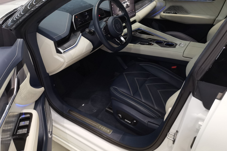 极氪001 2023款 WE版 86kWh中控内饰20