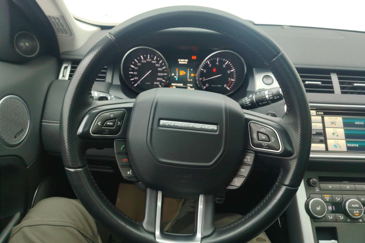 路虎 揽胜极光(进口) 2014款 2.0T 5门耀动版中控内饰13