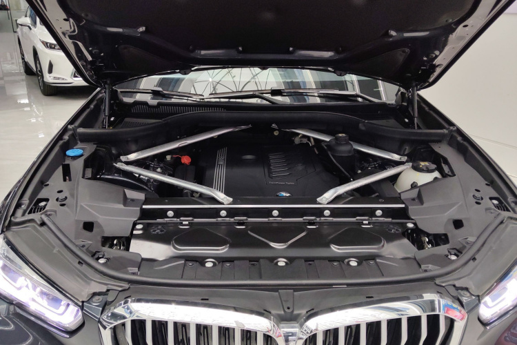 宝马X5(进口) 2021款 xDrive40i M运动套装机舱底盘24
