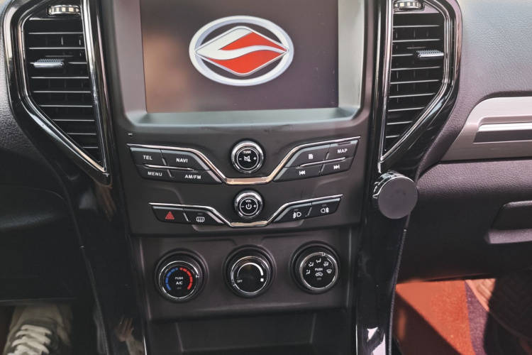 陆风X8 2017款 2.0T 汽油4X4豪华型局部细节16