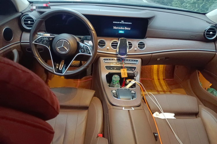 奔驰E级新能源 2022款 改款 E 350 e L 插电式混合动力轿车中控内饰12