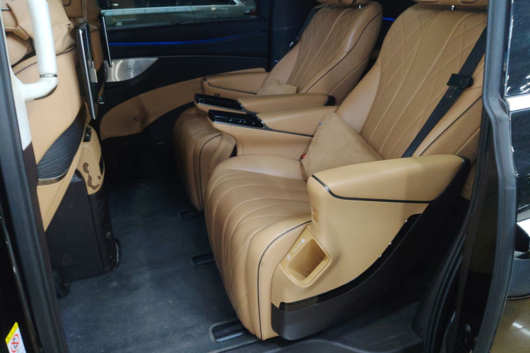 腾势D9 2024款 DM-i 980 四驱旗舰型中控内饰21