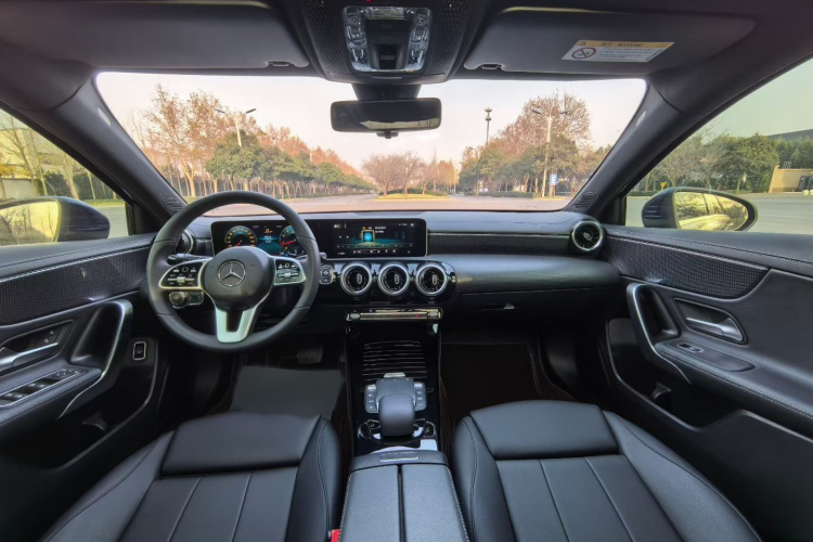 奔驰A级 2020款 改款 A 200 L 运动轿车动感型中控内饰7002