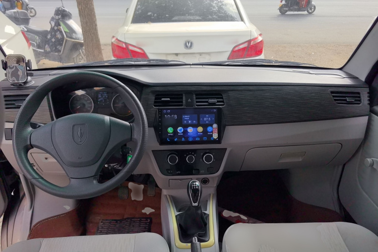 金杯 新海狮X30L 2021款 1.5L财富无空调版客车国VI SWC15M中控内饰12