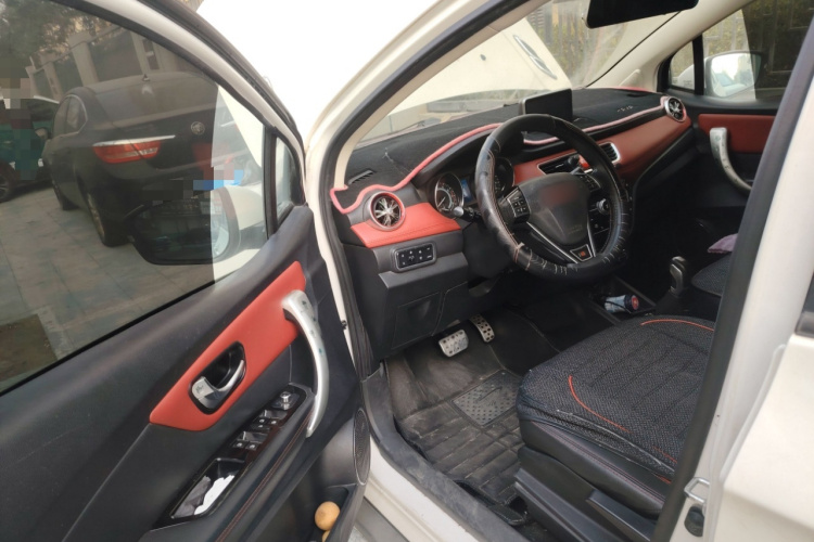 哈弗H1 2015款 1.5L AMT豪华型中控内饰20