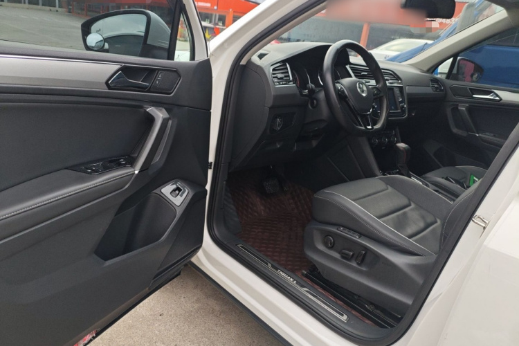 大众 途观L 2017款 380TSI 自动四驱旗舰版中控内饰7003