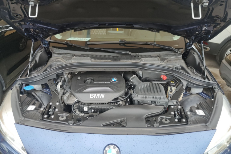 宝马2系旅行车 2016款 218i 领先型机舱底盘24