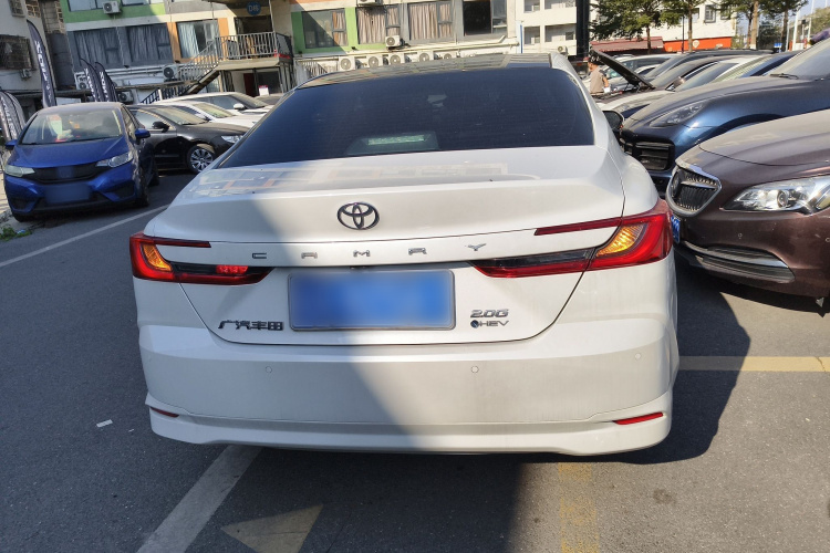 丰田 凯美瑞 2024款  双擎 2.0HG 尊贵版车身外观6