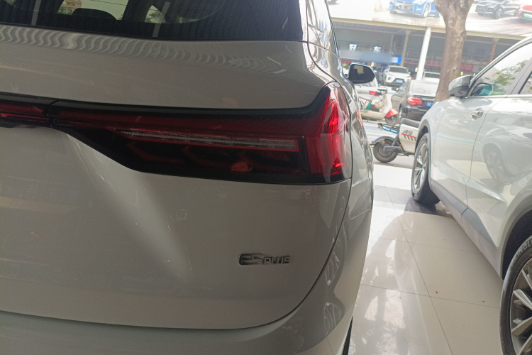 蓝电E5 PLUS 2025款 165km 长续航版PLUS 7座车身外观6006