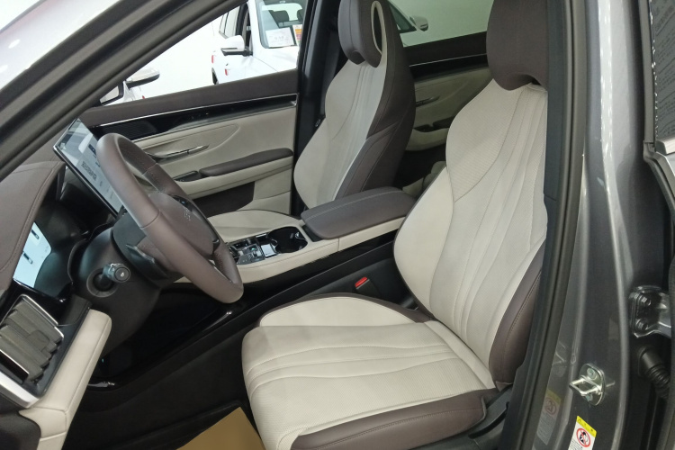 比亚迪 宋PLUS新能源 2025款 DM-i 智驾版 112KM 尊荣型中控内饰19