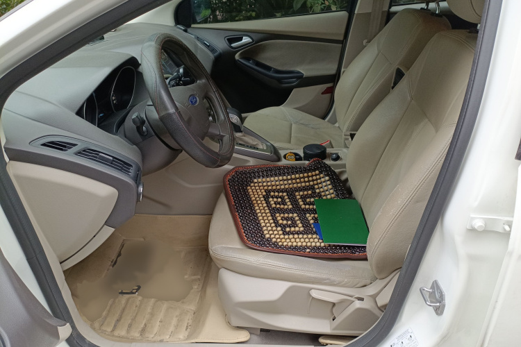 福特 福克斯 2012款 三厢 1.6L 自动舒适型局部细节19