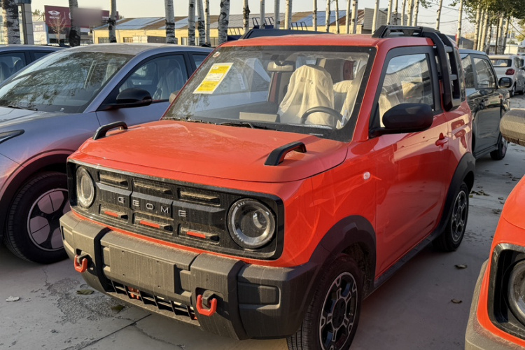 吉利银河 2025款 210km 熊猫骑士车身外观1