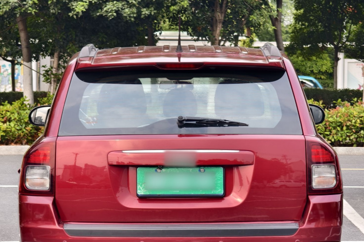 Jeep 指南者(进口) 2014款 改款 2.0L 两驱进取版车身外观6004