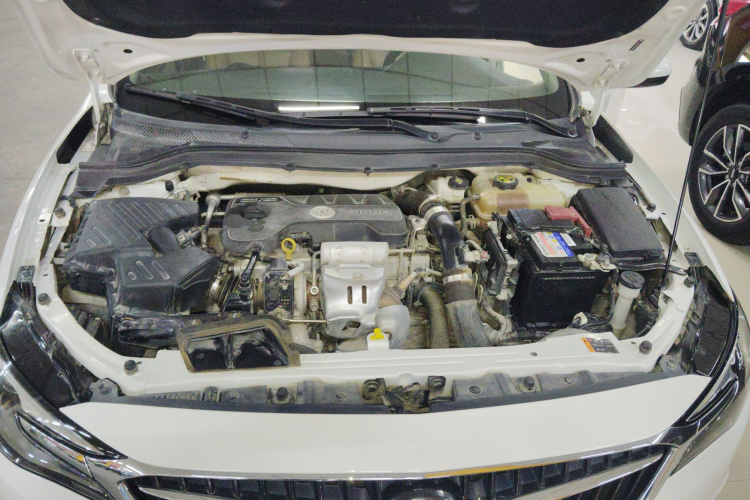 别克 阅朗 2019款 18T 自动互联旗舰型 国V机舱底盘24