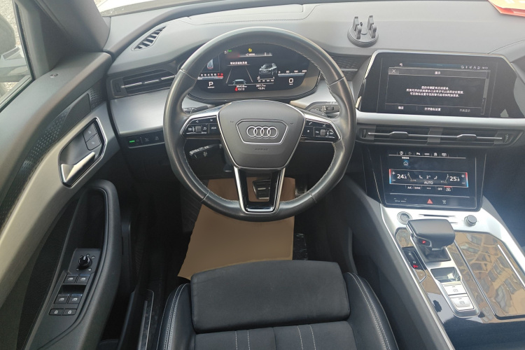 奥迪Q6 2023款 40 TFSI quattro 观云型 Light 飞骑套装中控内饰13