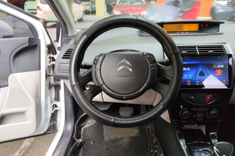 雪铁龙 世嘉 2014款 VTS版 1.6L 自动品尚型中控内饰13