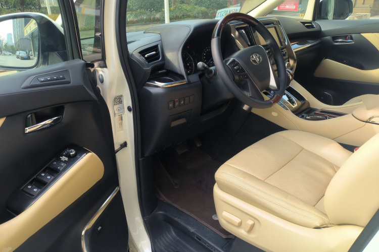 丰田 埃尔法 2015款 3.5L 豪华版中控内饰20