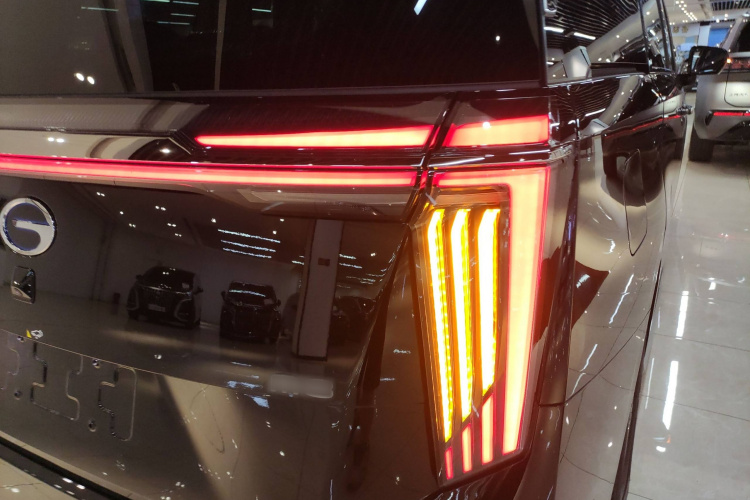 广汽传祺 传祺向往M8 2025款 乾崑系列 Max 奢享舱车身外观6006