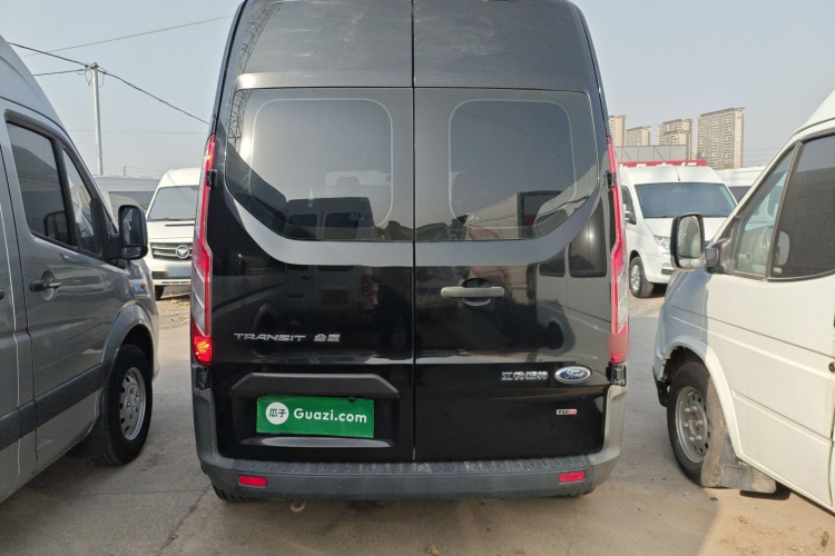 福特 全顺 2019款 2.0T柴油多功能商用车中轴中顶6座国VI车身外观6004