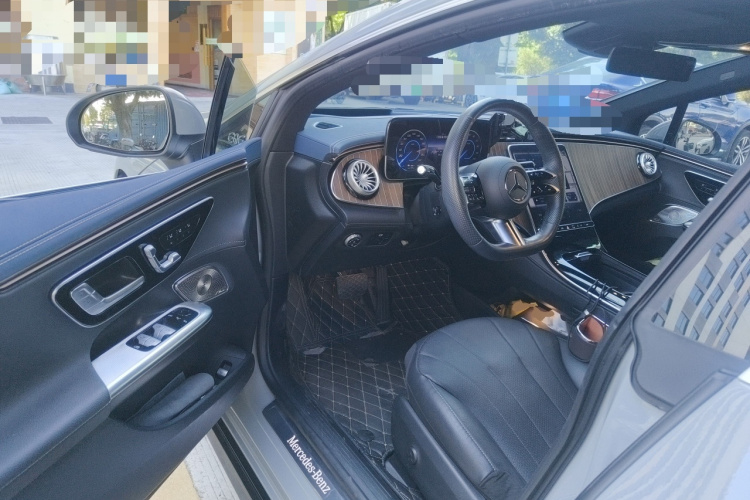 奔驰EQE 2022款 350 豪华版中控内饰20