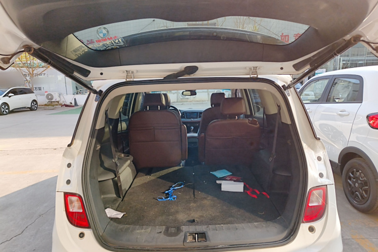 别克GL6 2018款 18T 6座尊贵型机舱底盘23