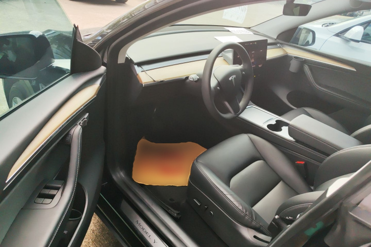 特斯拉 Model Y 2022款 改款 长续航全轮驱动版中控内饰7003