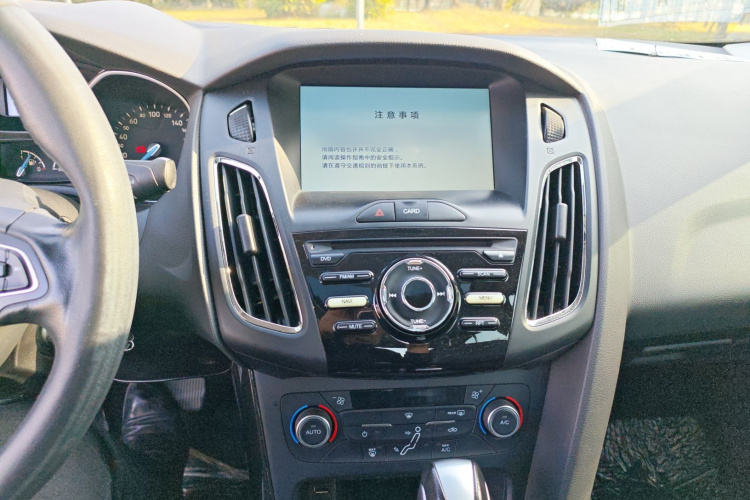 福特 福克斯 2017款 三厢 1.6L 自动风尚型智行版局部细节16