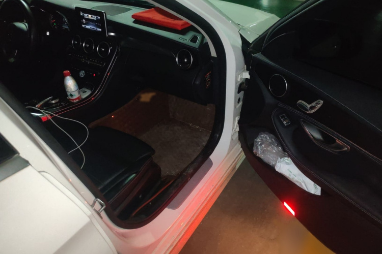 奔驰C级 2017款 改款 C 180 L 动感型运动版局部细节9005